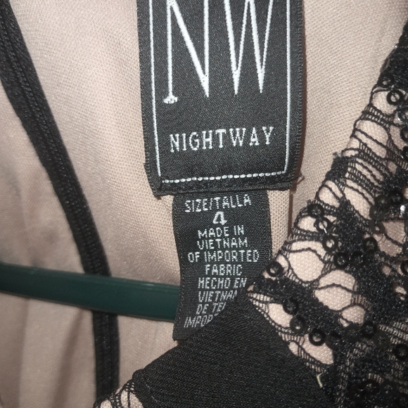 Beautiful NW nightway woman's long dress size 4. Black - Picture 4 of 4